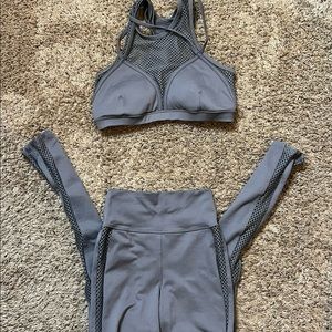 Bombshellsportswear matching  set. Never worn. Sports bra large leggings medium